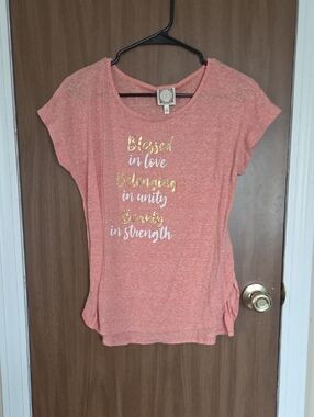 Women’s Coral Short-Sleeve Graphic Tee with Gold Script